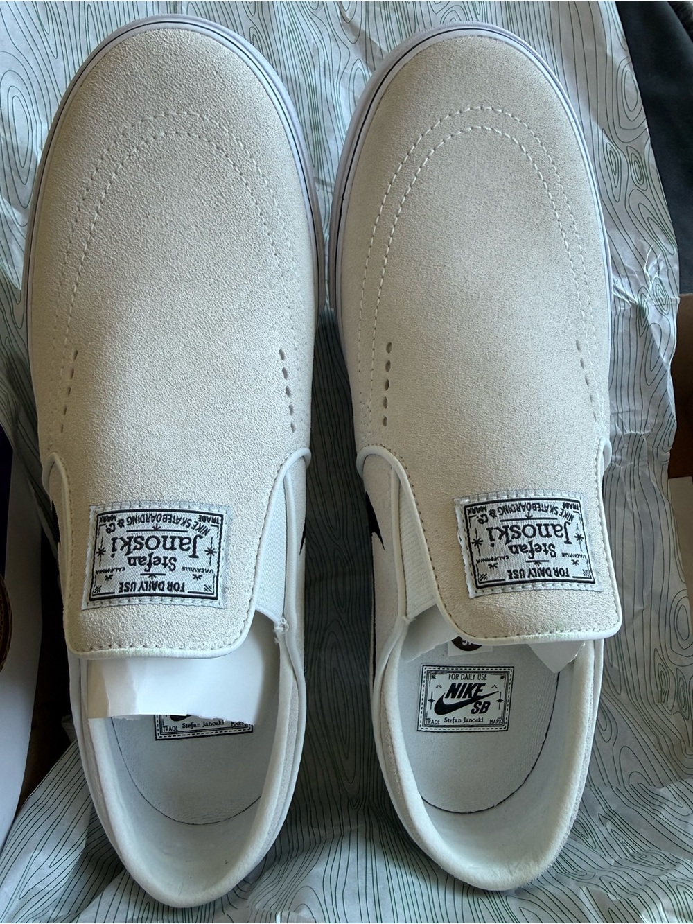 New in Box Mend Nike SB Stefan Janoski Slip-On Shoes - White 9.5